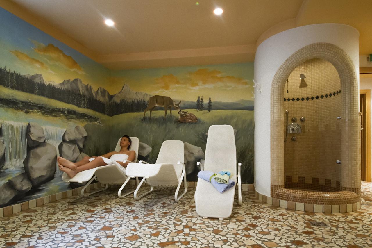 Hotel Genzianella Ziano di Fiemme Eksteriør bilde