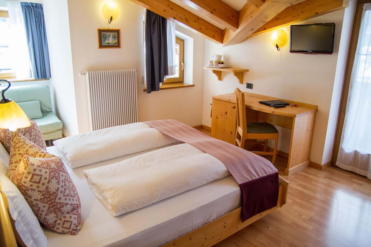 Hotel Genzianella Ziano di Fiemme Eksteriør bilde