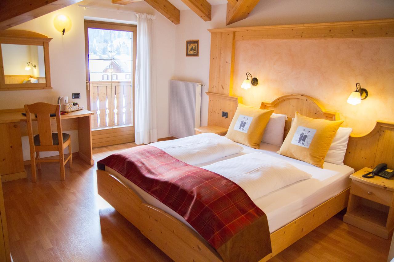 Hotel Genzianella Ziano di Fiemme Eksteriør bilde