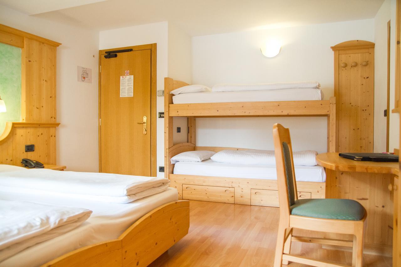 Hotel Genzianella Ziano di Fiemme Eksteriør bilde