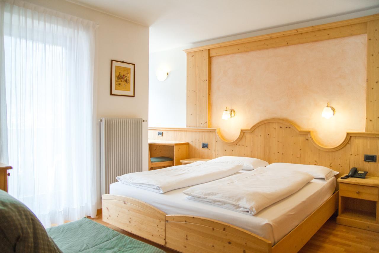 Hotel Genzianella Ziano di Fiemme Eksteriør bilde