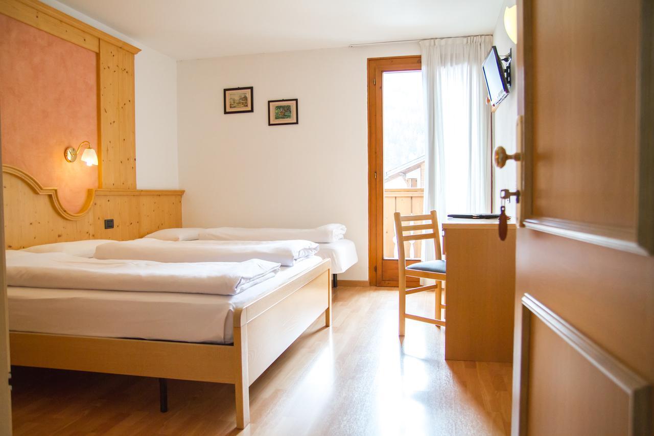 Hotel Genzianella Ziano di Fiemme Eksteriør bilde