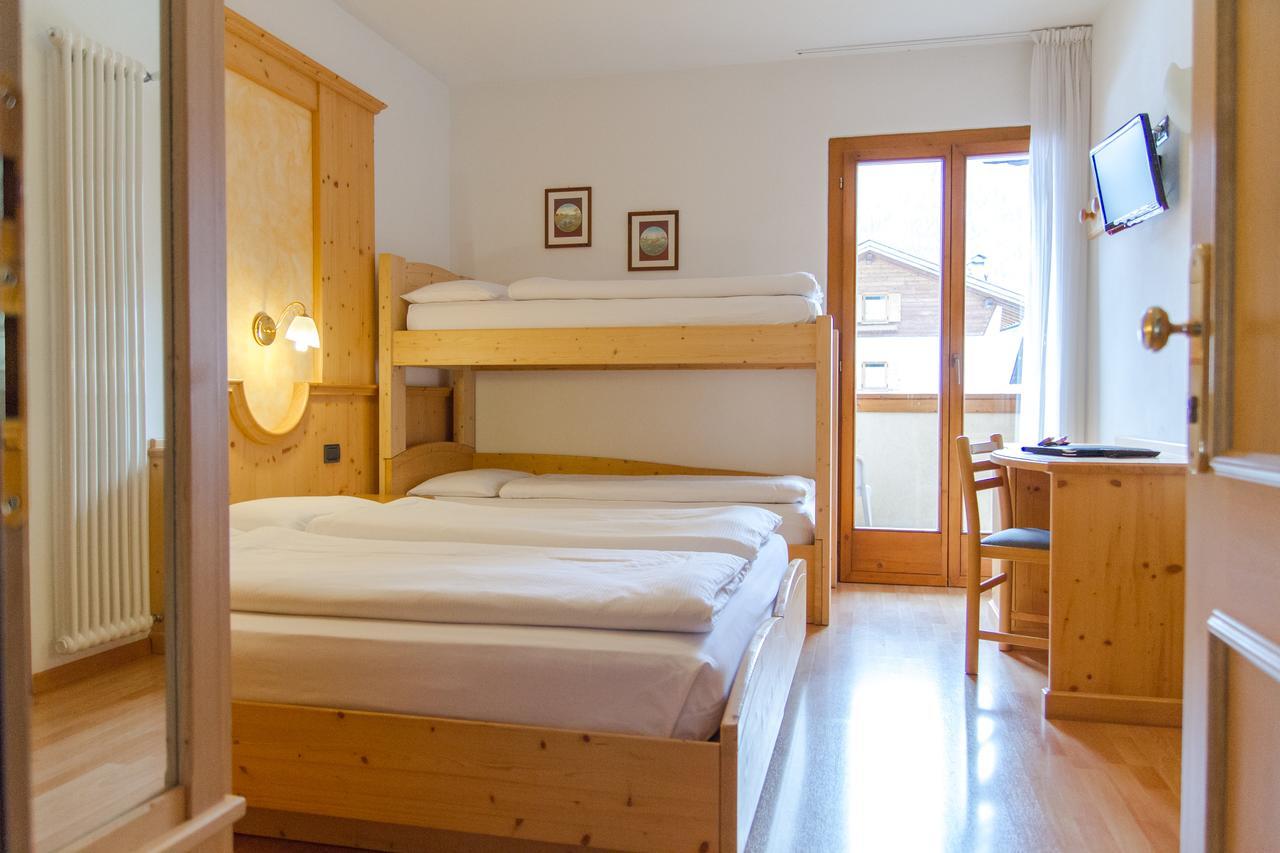Hotel Genzianella Ziano di Fiemme Eksteriør bilde