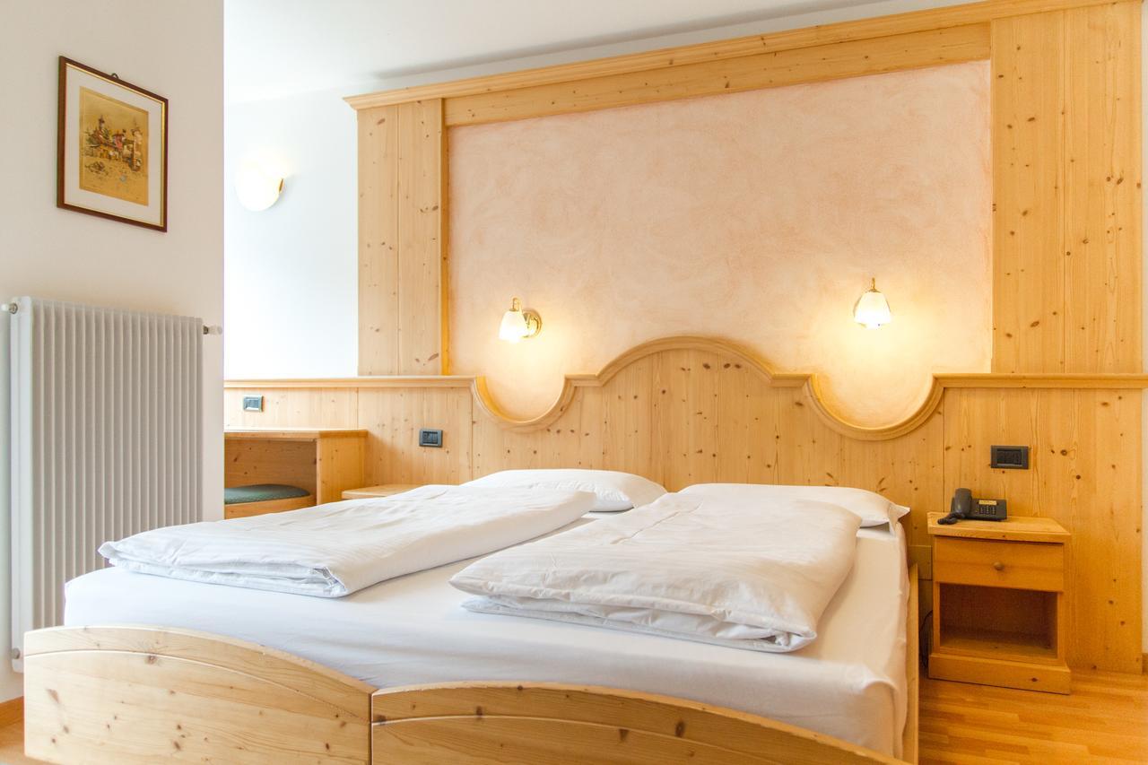 Hotel Genzianella Ziano di Fiemme Eksteriør bilde