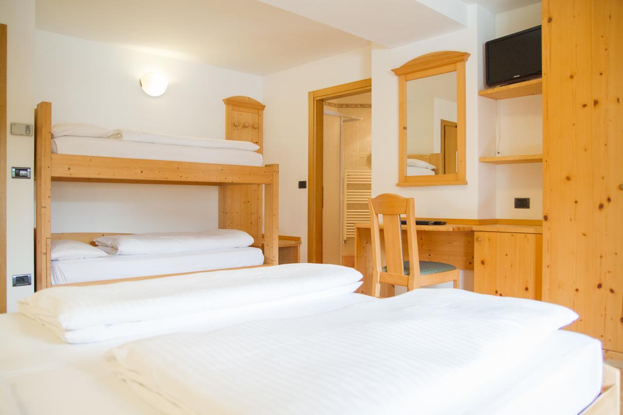 Hotel Genzianella Ziano di Fiemme Eksteriør bilde
